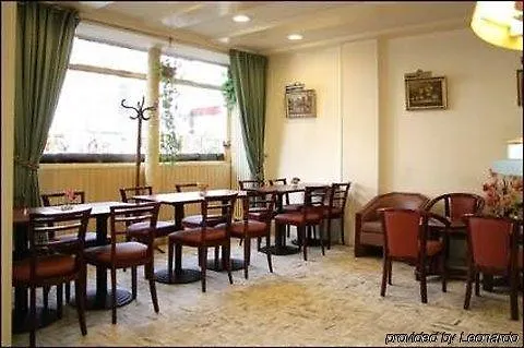 Otel Avenir Montmartre 2*